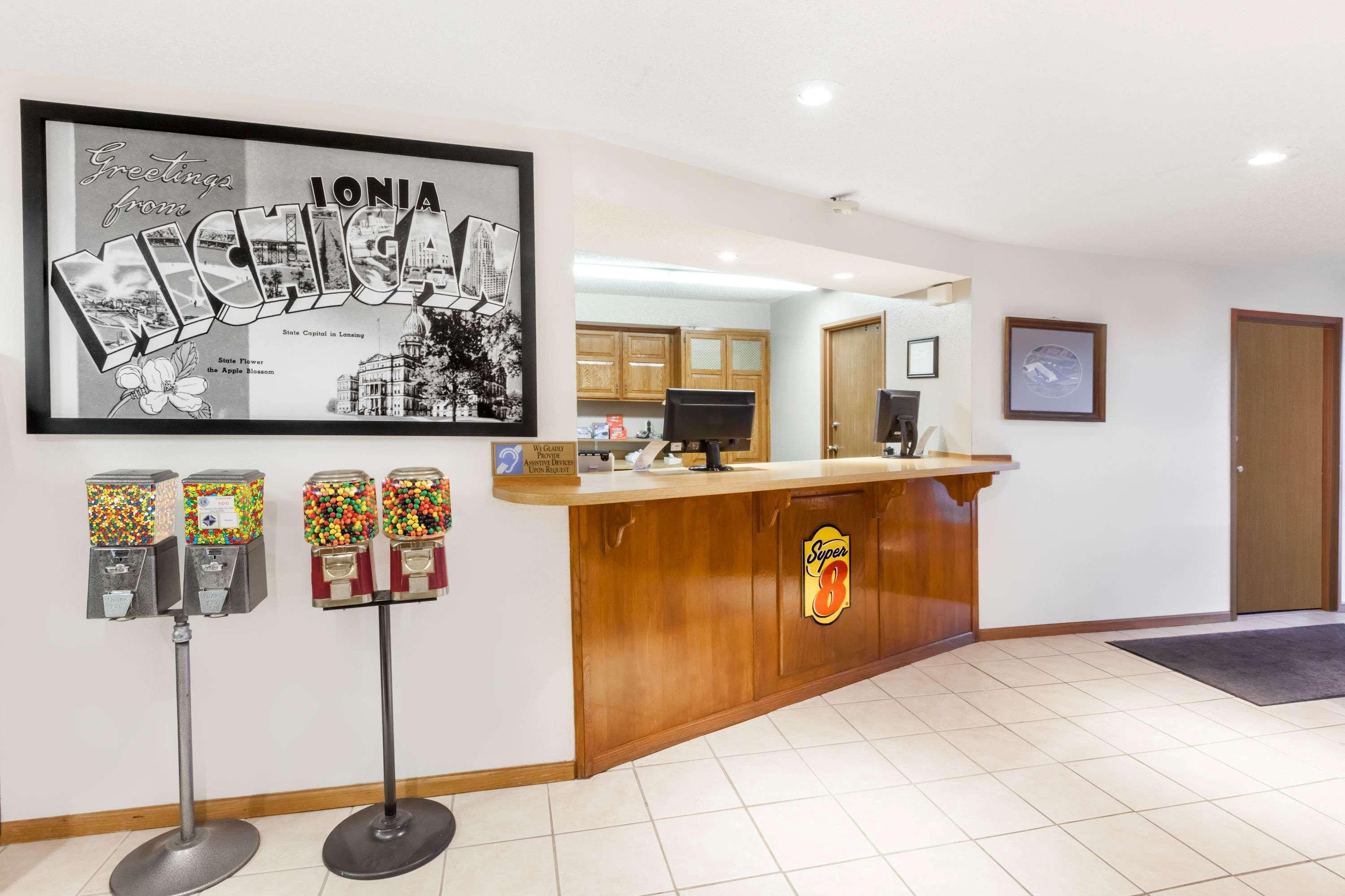 Готель Super 8 By Wyndham Ionia Mi Екстер'єр фото